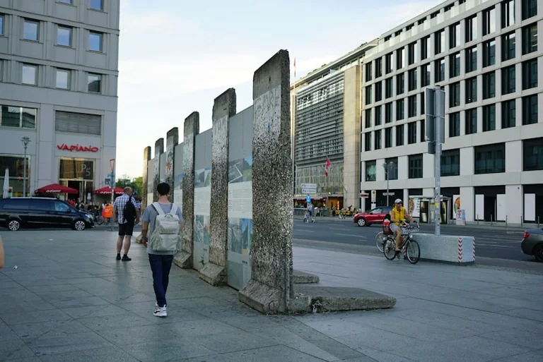 13. August 1961: Wie die Berliner Mauer Berlins Alltag bis heute prägt