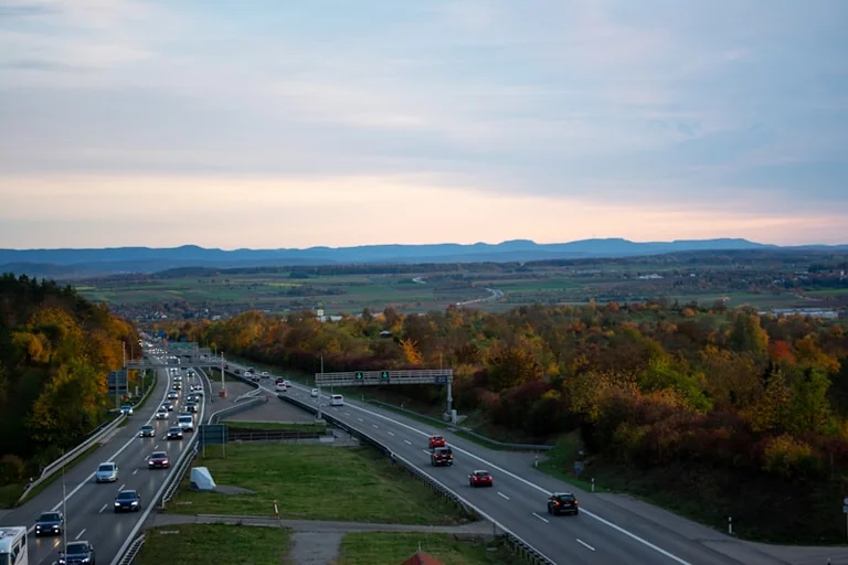 Autobahnen am 22. August: Verkehrslage vor Abfahrt prüfen