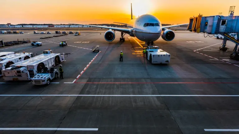 Flugverspätung im Ausland: Wann EU-Fluggastrechte helfen