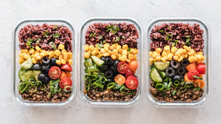 Meal Prep am Wochenende: Mittagessen für fünf Tage planen