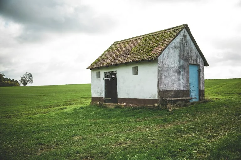 Von einem alten Haus träumen: Erinnerung und Veränderung einordnen