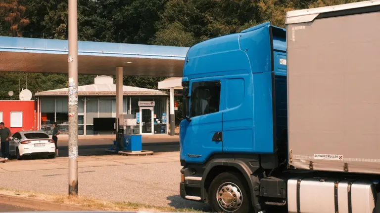 Spritpreise entlang der Route vergleichen und Umwege berechnen