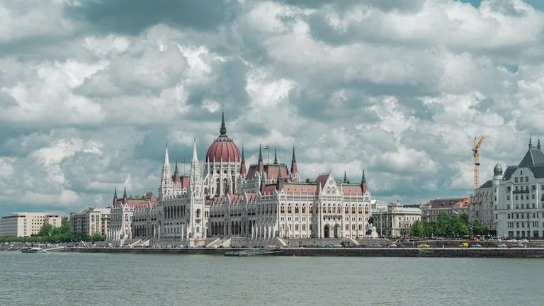 Ungarnaufstand 1956: Vom Protest in Budapest zur Flucht nach Deutschland
